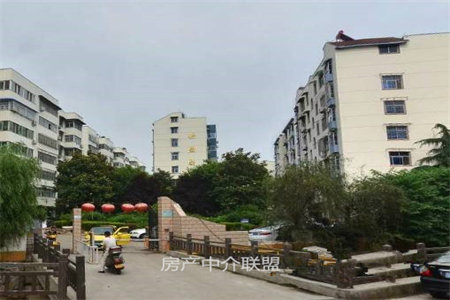 电梯洋房1梯2户带车位出售对中庭中间楼层赠送面积大